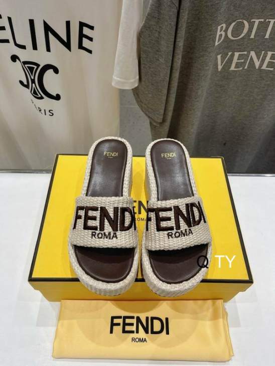 Picture of Fendi Slippers _SKUFendisz35-40TY06092783